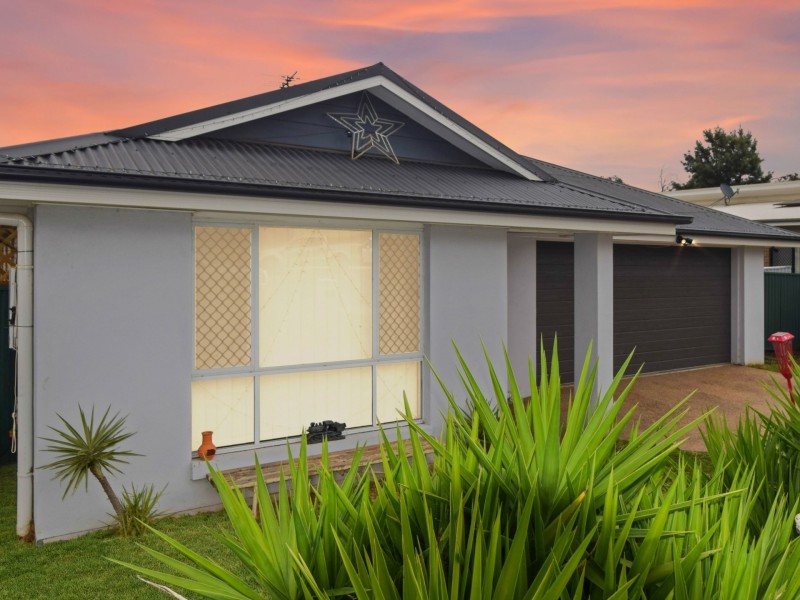 16 Molloy Place, Young NSW 2594