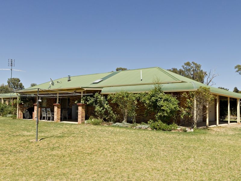 2407 Murringo Road, Young NSW 2594