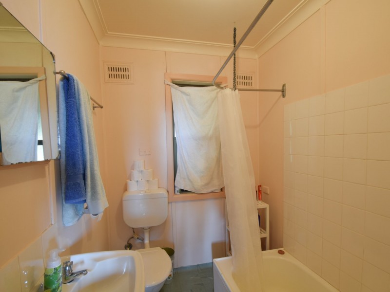 106 Berthong Street, Young NSW 2594