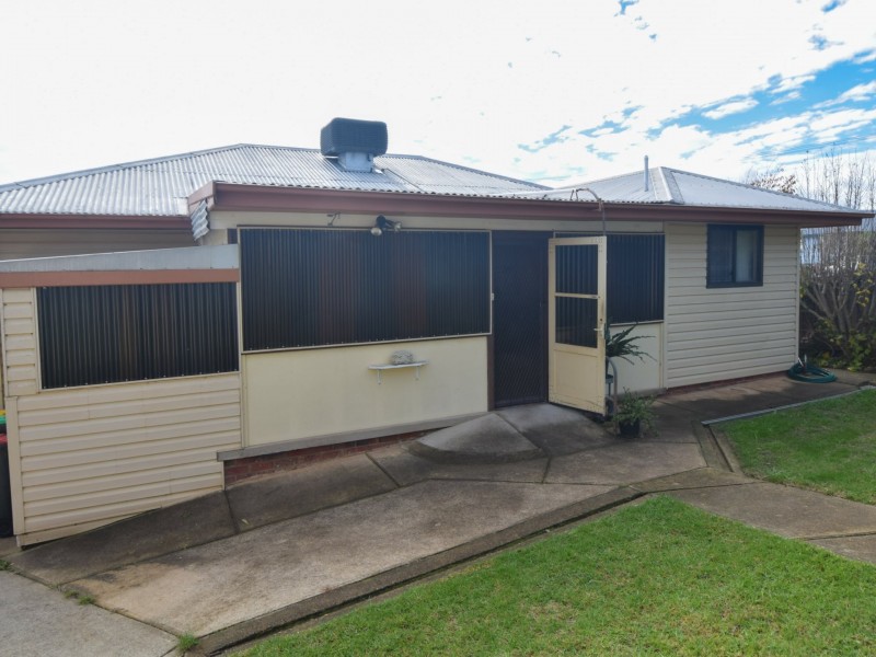 106 Berthong Street, Young NSW 2594
