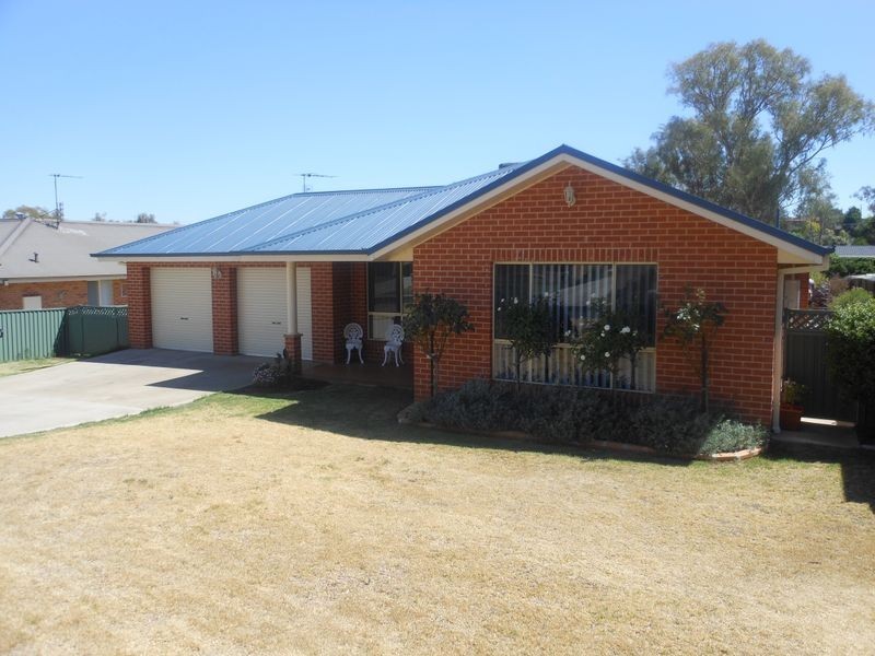 3 Jake Miller Place, Young NSW 2594