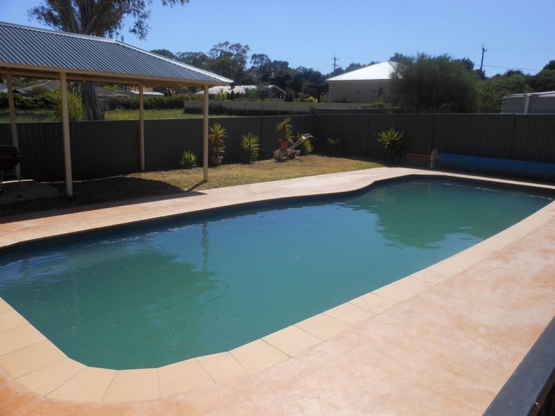 3 Jake Miller Place, Young NSW 2594