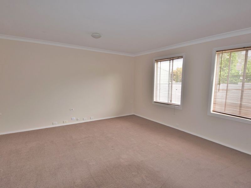 53 Blackett Avenue, Young NSW 2594