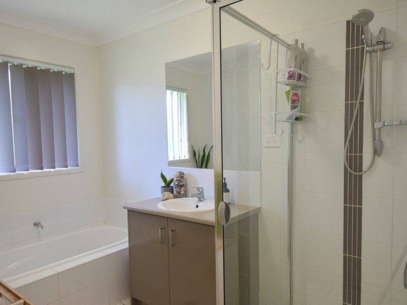 7 Molloy Place, Young NSW 2594