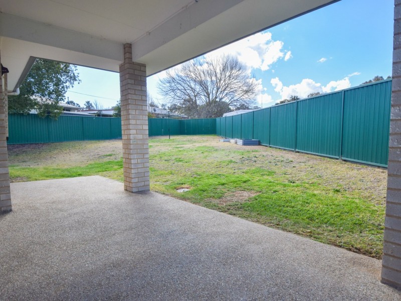 7 Molloy Place, Young NSW 2594