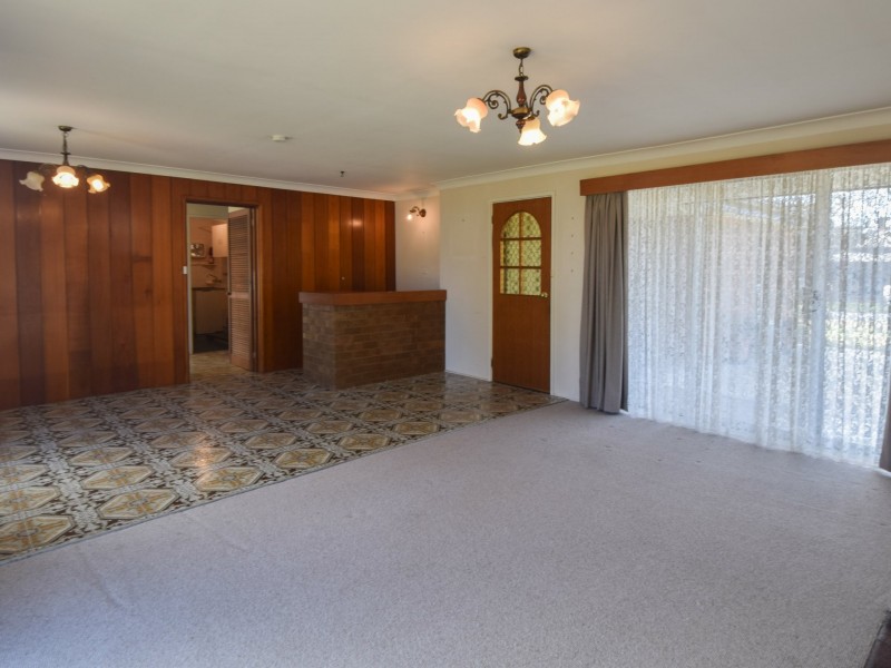 13 Willawong Street, Young NSW 2594