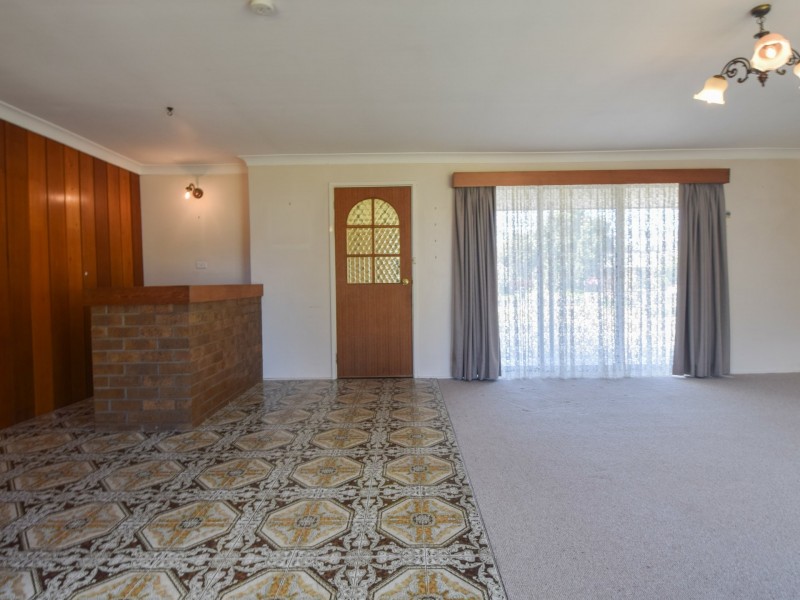 13 Willawong Street, Young NSW 2594