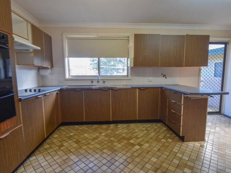 13 Willawong Street, Young NSW 2594