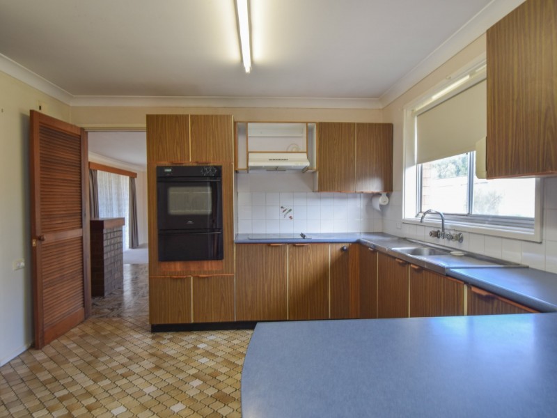 13 Willawong Street, Young NSW 2594