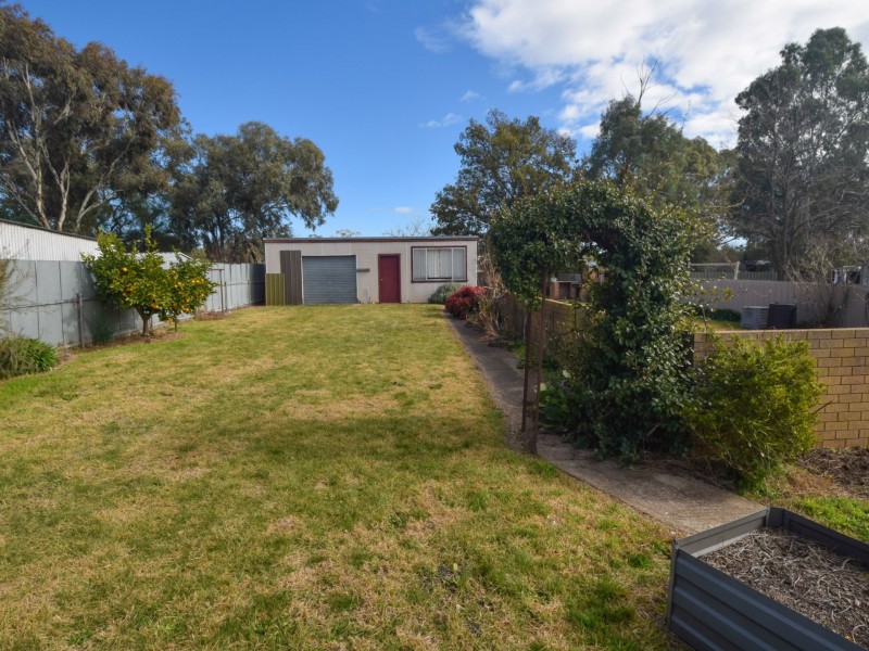 13 Willawong Street, Young NSW 2594