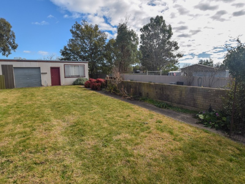 13 Willawong Street, Young NSW 2594