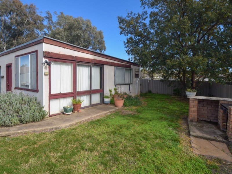 13 Willawong Street, Young NSW 2594
