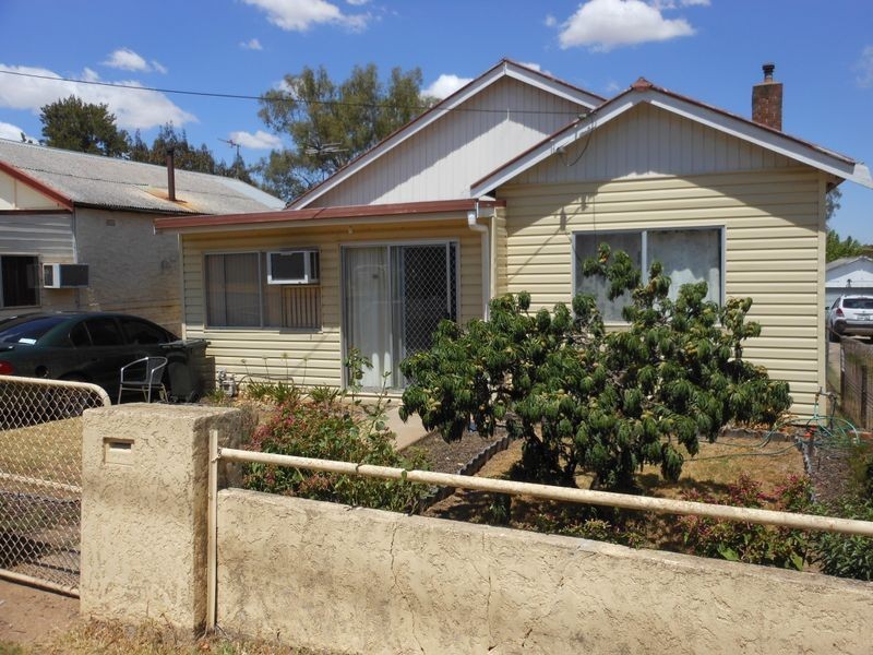 34 Brock Street, Young NSW 2594