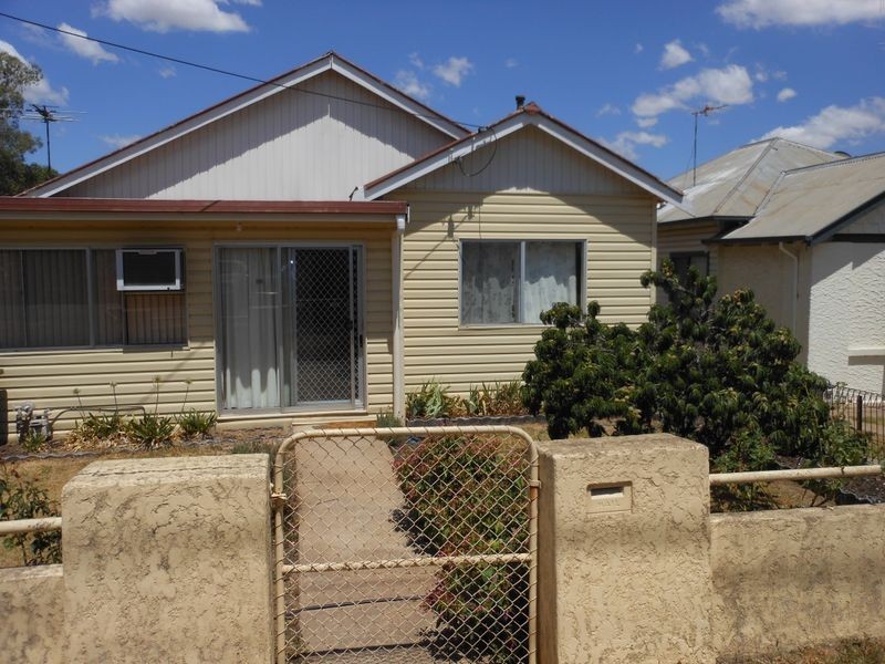 34 Brock Street, Young NSW 2594