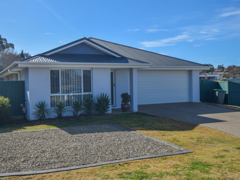 12 Molloy Place, Young NSW 2594