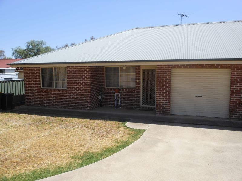 8/3A Sam Place, Young NSW 2594