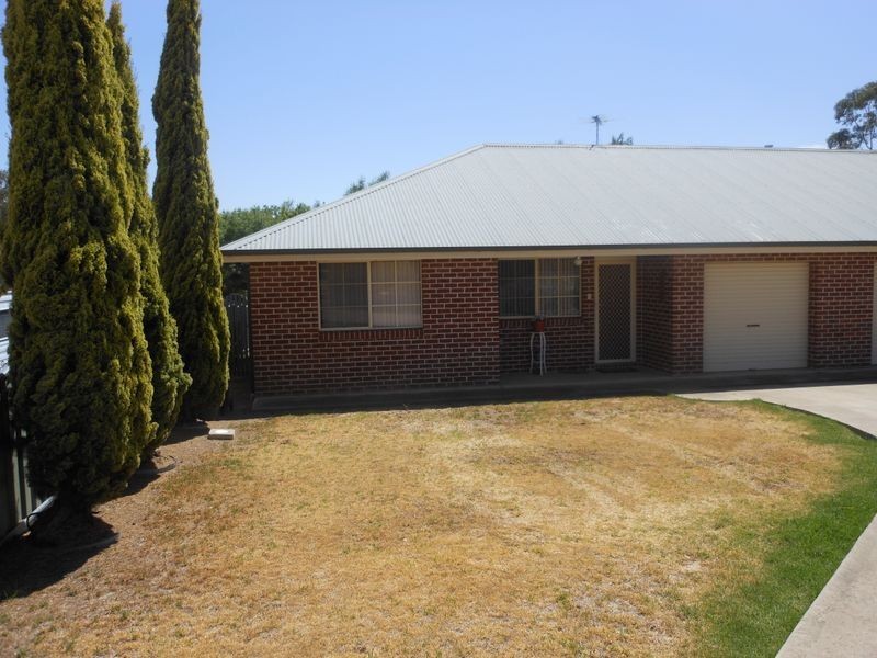 8/3A Sam Place, Young NSW 2594