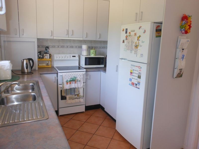 8/3A Sam Place, Young NSW 2594