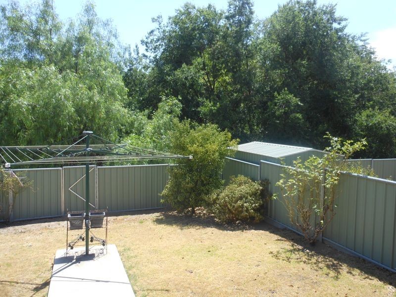 8/3A Sam Place, Young NSW 2594