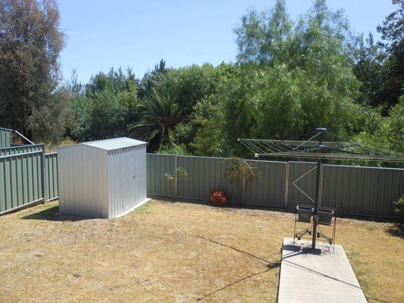 8/3A Sam Place, Young NSW 2594