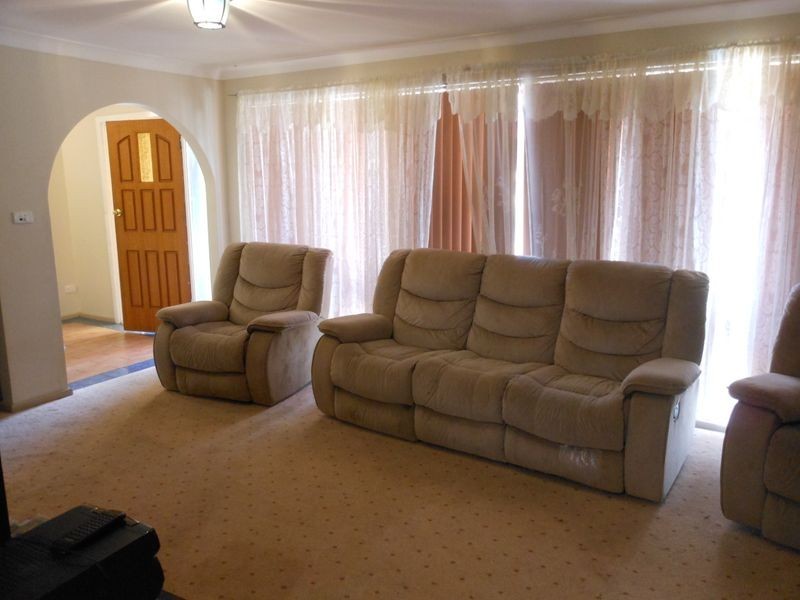 70 Blackett Avenue, Young NSW 2594