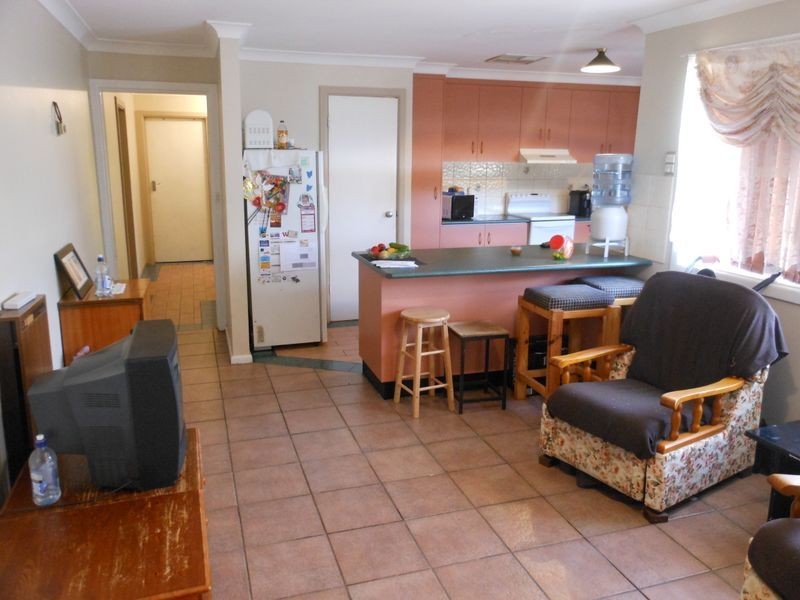 70 Blackett Avenue, Young NSW 2594