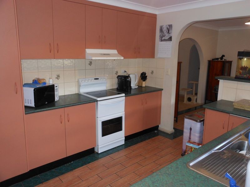 70 Blackett Avenue, Young NSW 2594