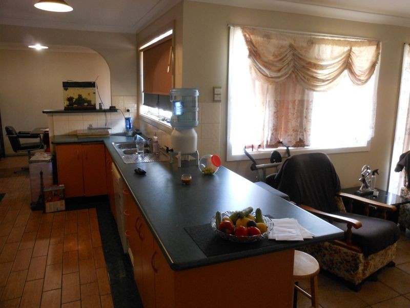 70 Blackett Avenue, Young NSW 2594