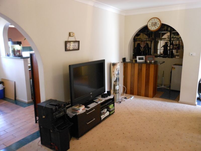 70 Blackett Avenue, Young NSW 2594