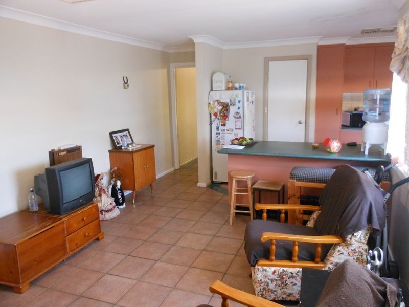 70 Blackett Avenue, Young NSW 2594