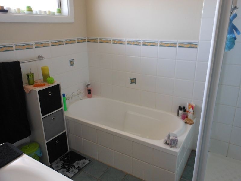 70 Blackett Avenue, Young NSW 2594