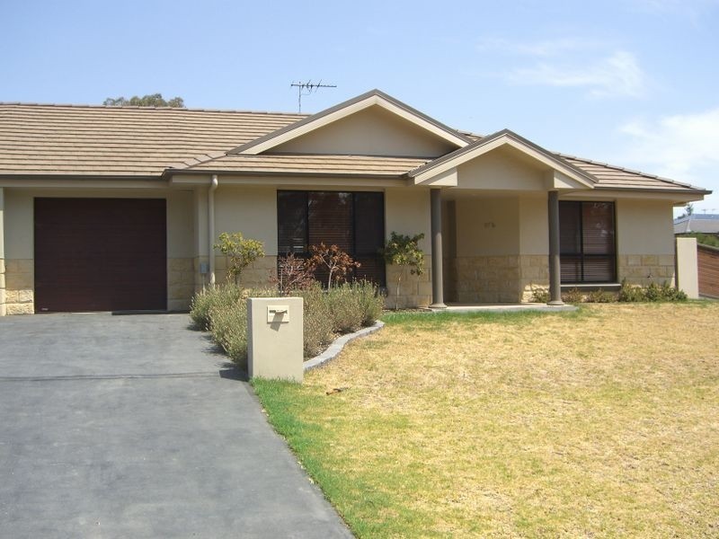 97B Binalong Street, Young NSW 2594