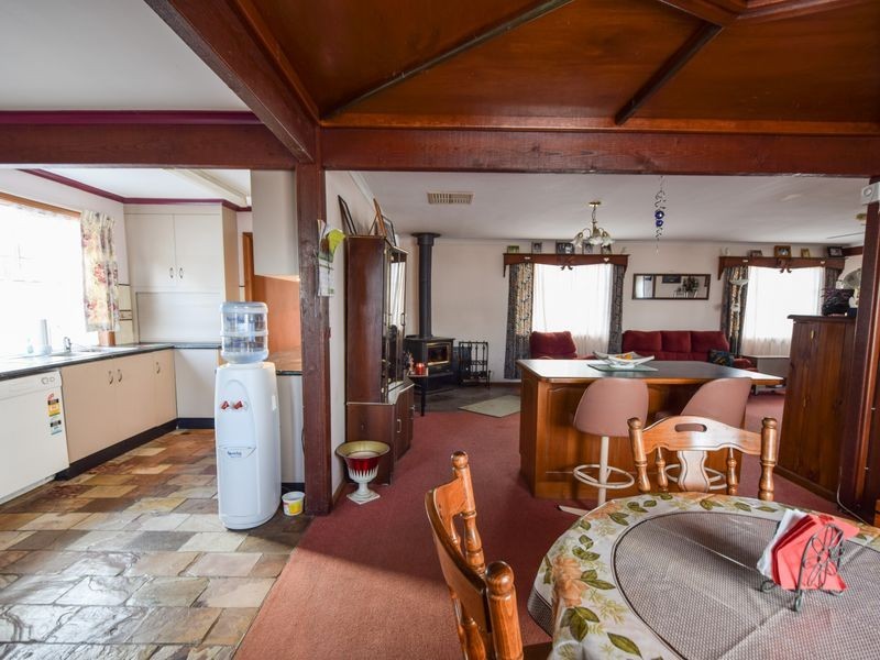 21 Pittstone Road, Young NSW 2594