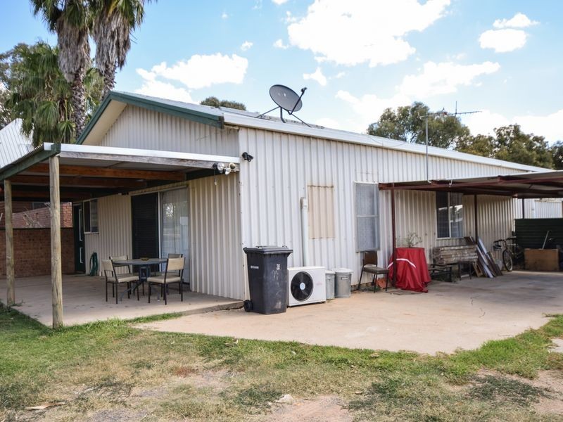 21 Pittstone Road, Young NSW 2594