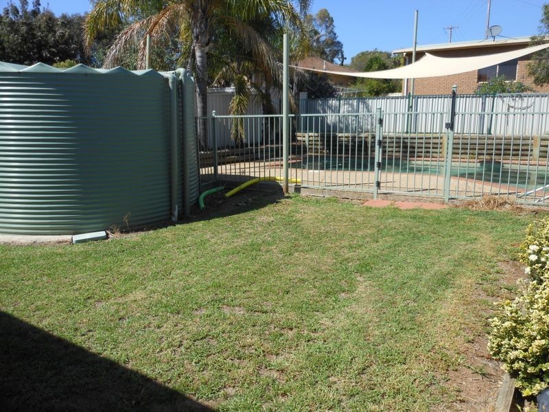 10 Pinewiew Circuit, Young NSW 2594