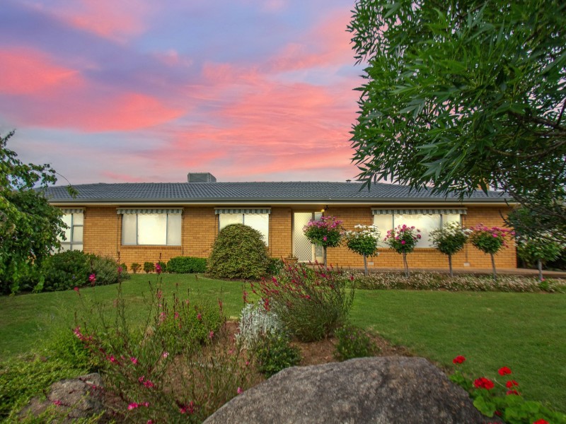 27 Fontenoy Street, Young NSW 2594