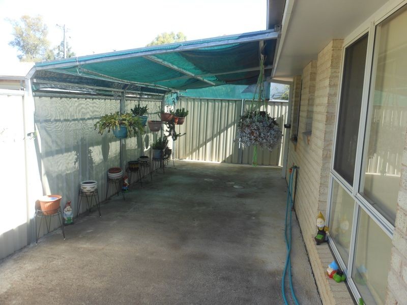 4-10 Binalong Street, Young NSW 2594