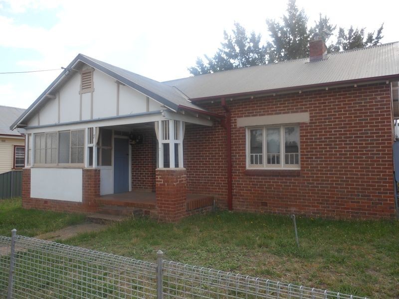 7 Marina Street, Young NSW 2594