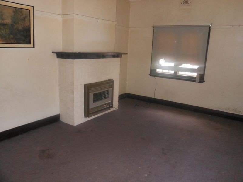 7 Marina Street, Young NSW 2594