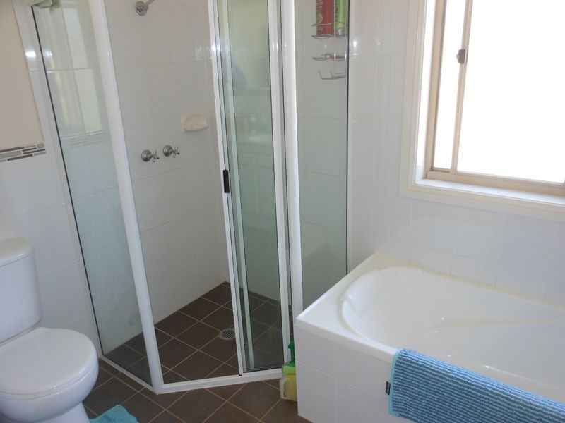 2-10 Petticoat Lane, Young NSW 2594