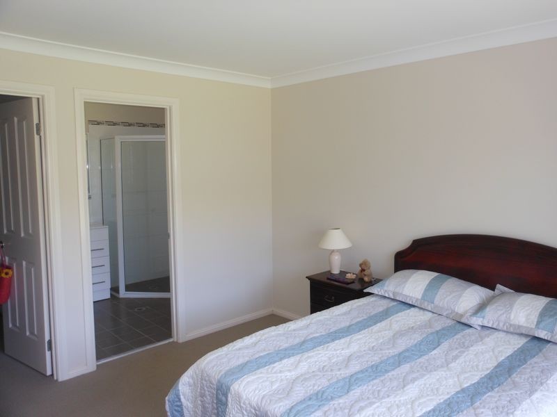 2-10 Petticoat Lane, Young NSW 2594