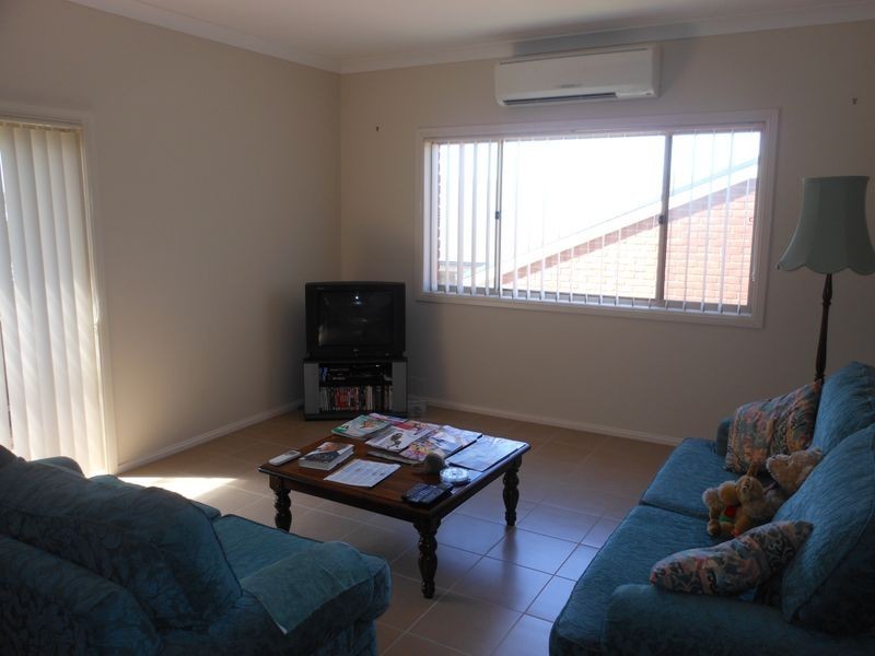 2-10 Petticoat Lane, Young NSW 2594