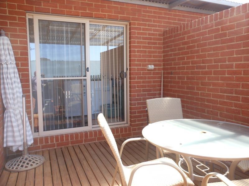 2-10 Petticoat Lane, Young NSW 2594