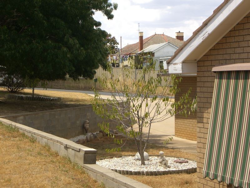 08 Cowper Street, Young NSW 2594