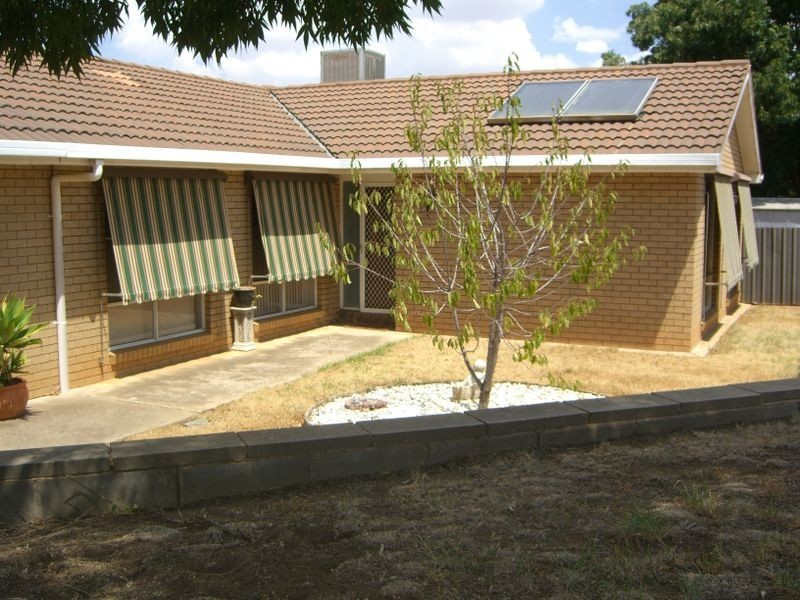 08 Cowper Street, Young NSW 2594