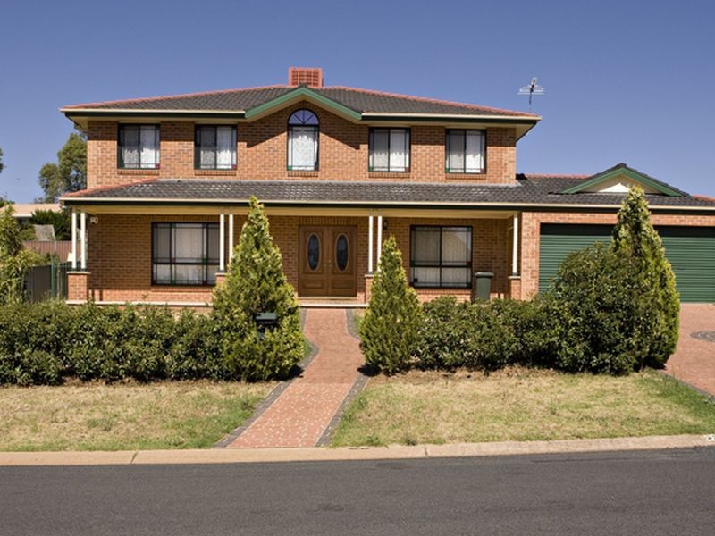 22 Anderson Avenue, Young NSW 2594