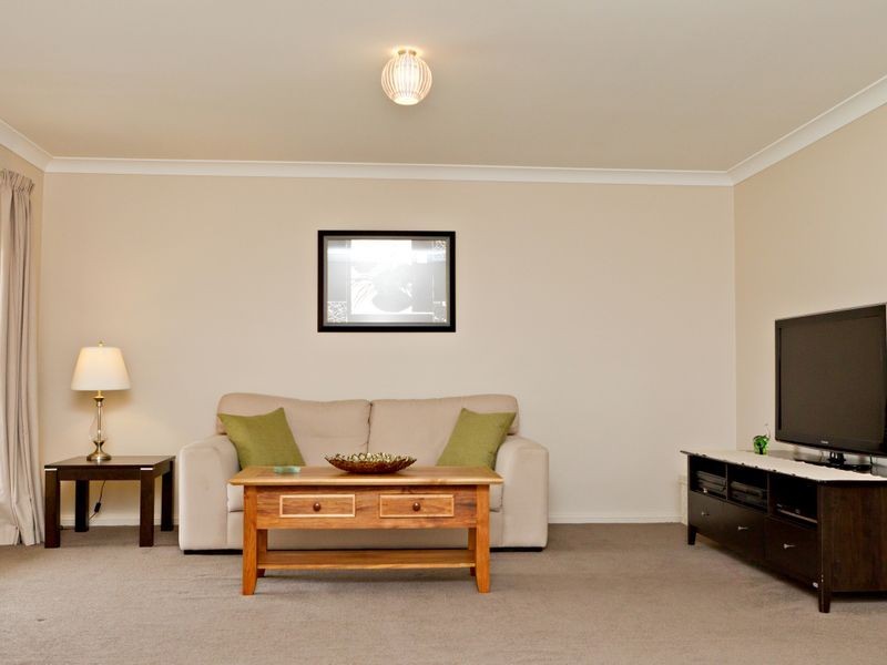 9 Hambrook Place, Young NSW 2594