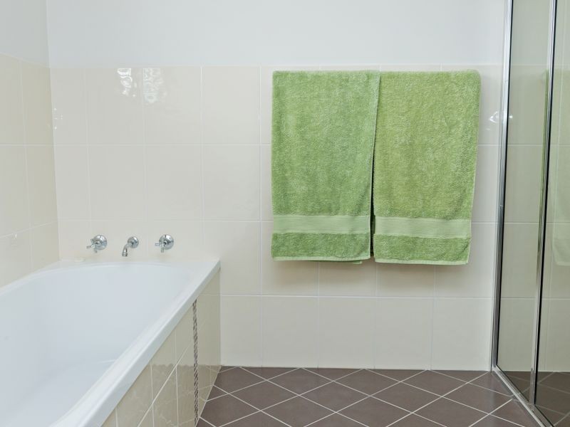 9 Hambrook Place, Young NSW 2594