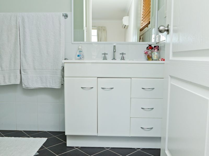 9 Hambrook Place, Young NSW 2594