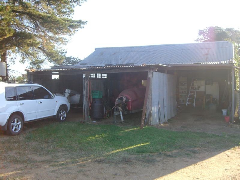 5 Pine Rd, Young NSW 2594